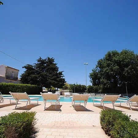 לינה וארוחת בוקר Casa Ciomod 2*