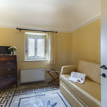 לינה וארוחת בוקר Casa Ciomod 2*