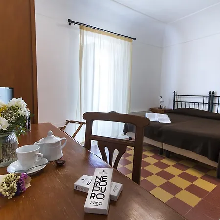 לינה וארוחת בוקר Casa Ciomod 2*