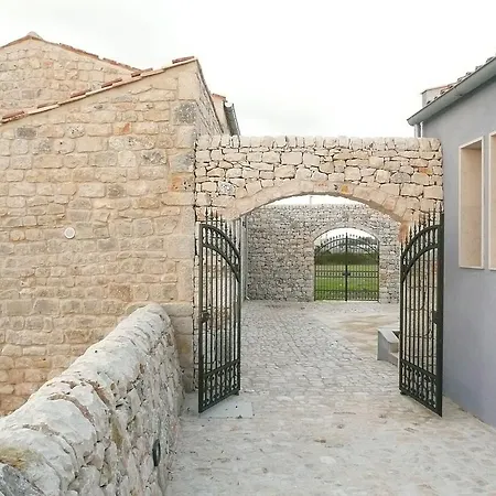 לינה וארוחת בוקר Casa Ciomod מודיקה