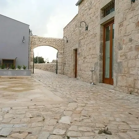 Casa Ciomod 2*